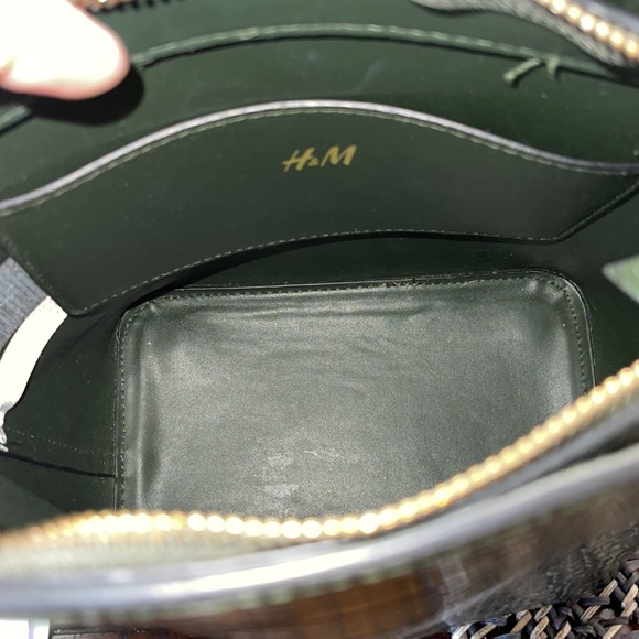 NWOT- H&M green crocodile, print , adjustable, shoulder bucket bag. - Picture 4 of 4
